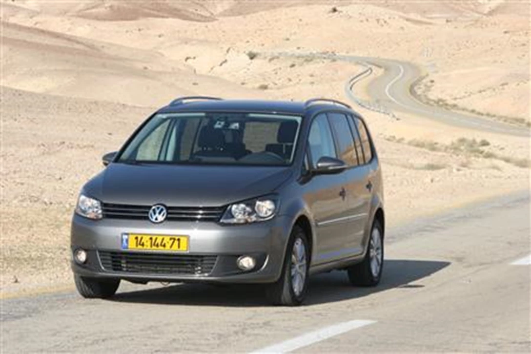 1690309-Volkswagen-Touran-2015-00.jpg