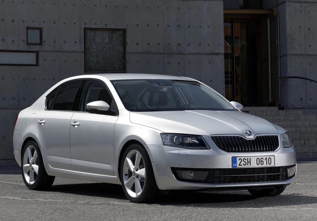 1635383-Skoda_Octavia_2016-01.jpg