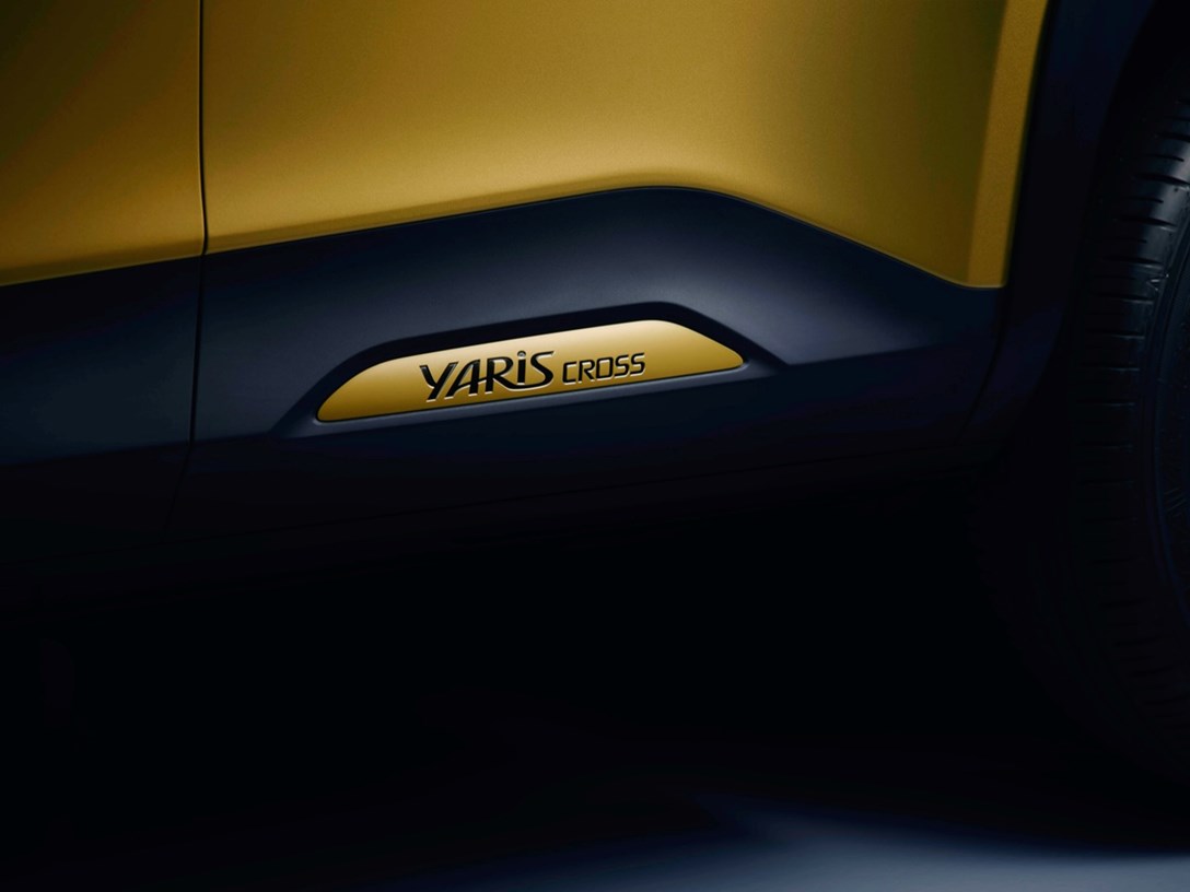 1632206-TOYOTA_NEW_YARIS_CROSS_BADGE.jpeg