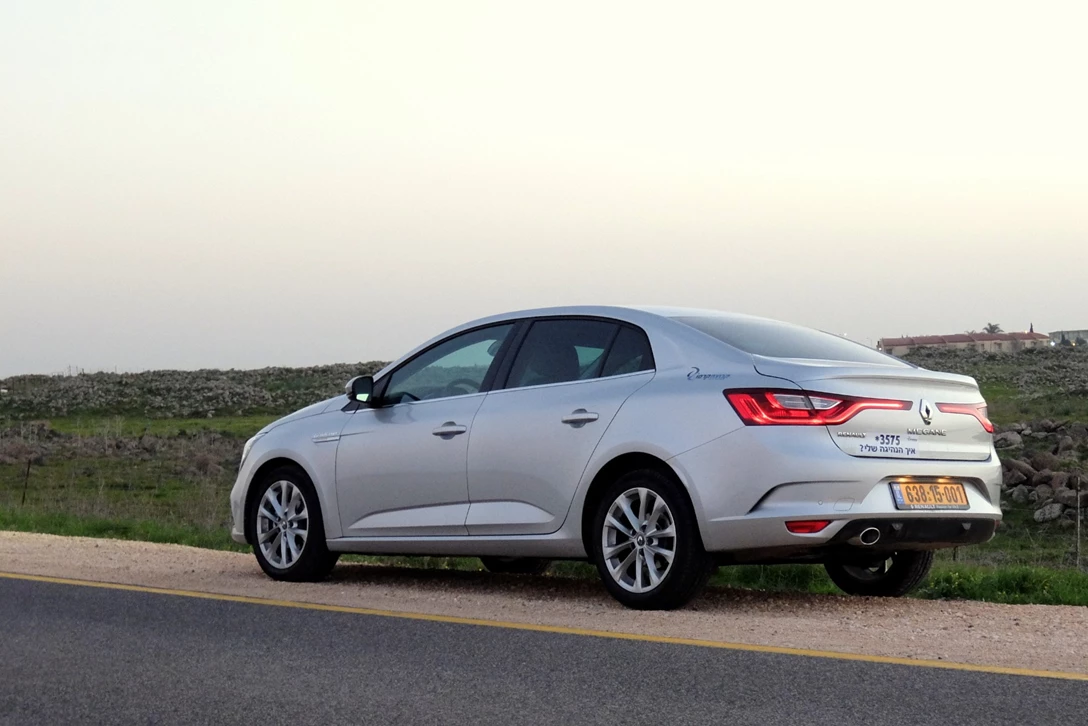 1611145-רנו מגאן גרנד קופה - מבחן דרכים (1.3 ל') (4).JPG