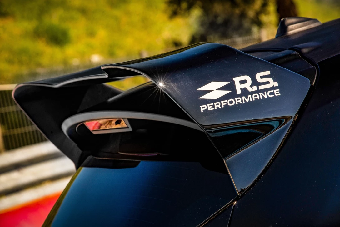 1608483-21220465_2018_-_R_S_Performance_accessories_range.jpg