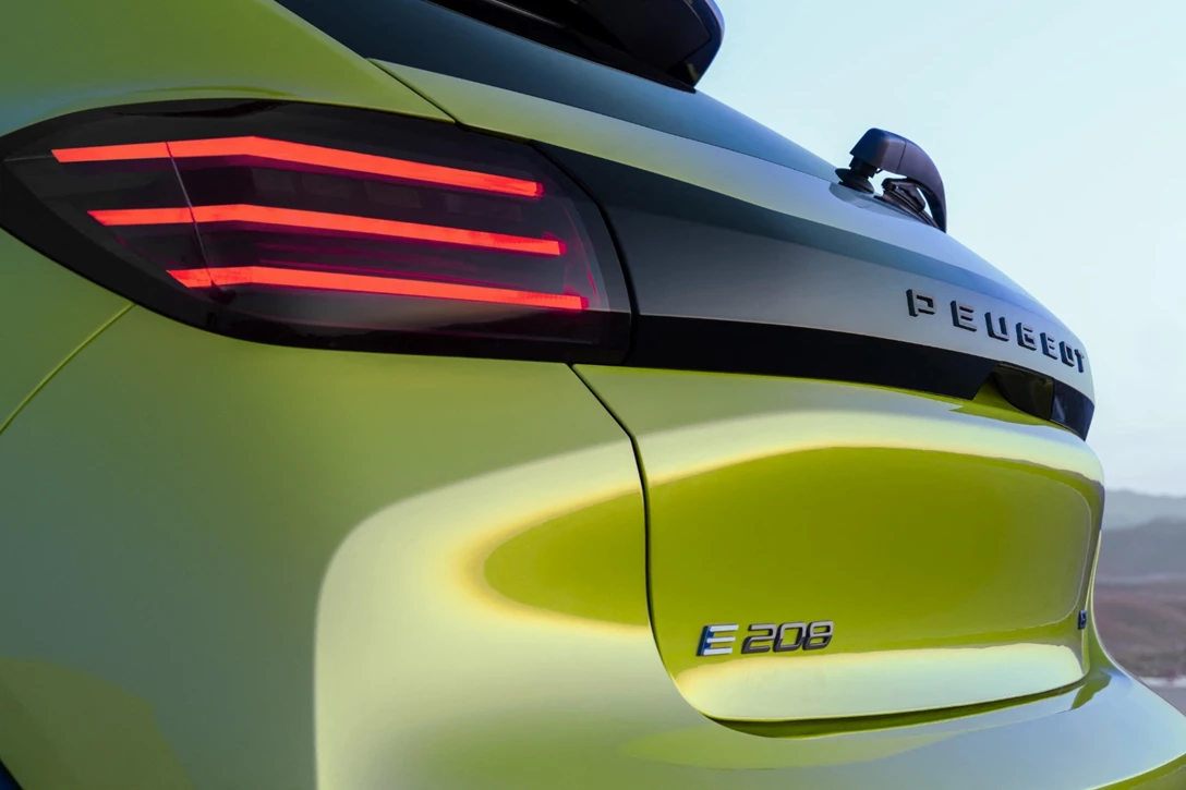 1684417-PEUGEOT_E_208_2307STYP_510-min.jpg