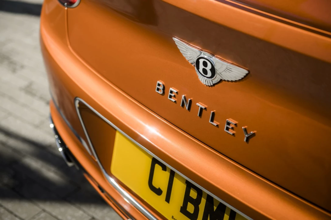 1614109-Bentley Continental GT V8 10.jpg