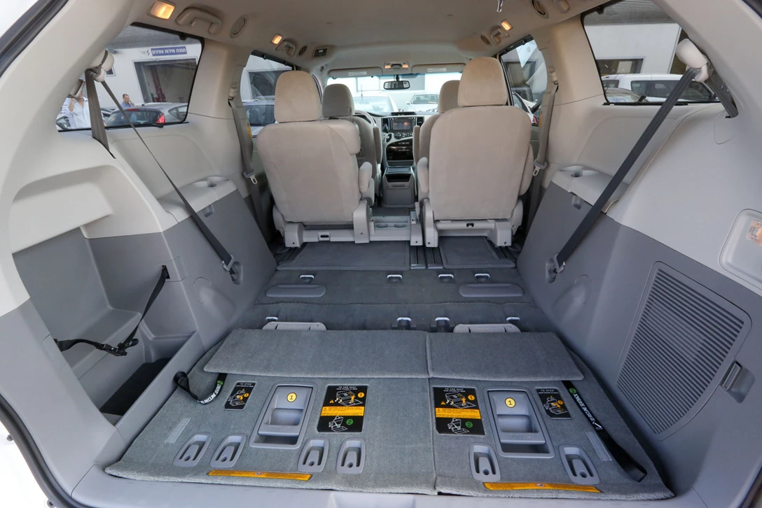 טויוטה סיינה 2014 (צילום: רונן טופלברג)