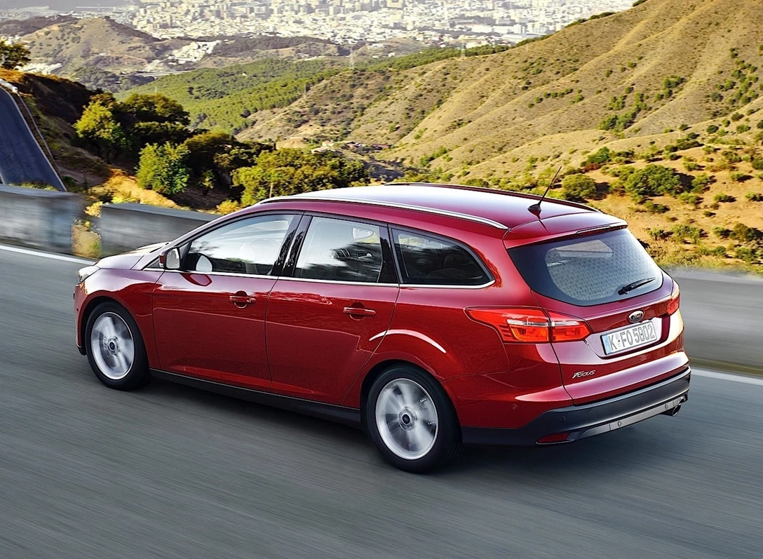 1648559-Ford-Focus-2015-07.jpg