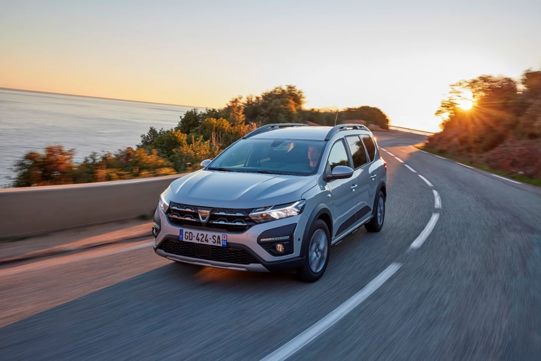 1662490-2022 - New Dacia Jogger Moonstone Grey (9).jpg