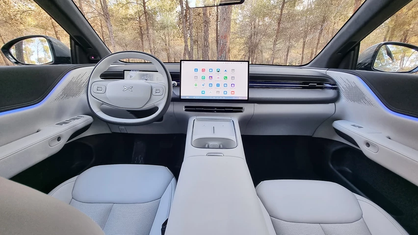 אקספנג G6 סביבת נהג