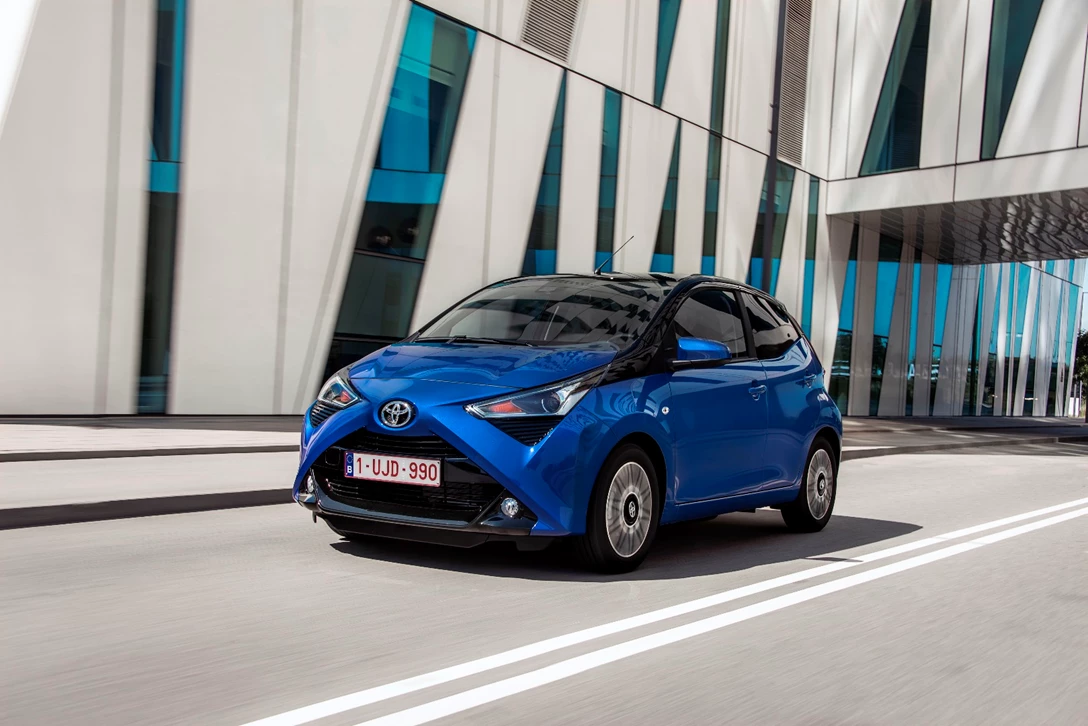 1597155-AYGO_Blue_023.JPG