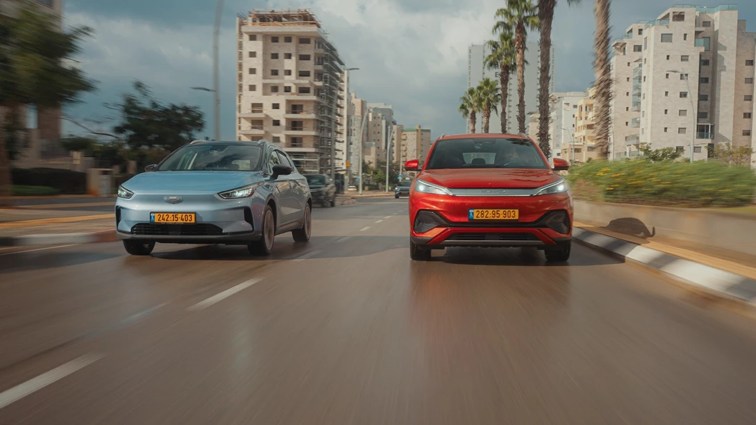 1673479-BYD ATTO 3 vs Geely Geometry C.00_35_27_06.Still031 copy.jpg