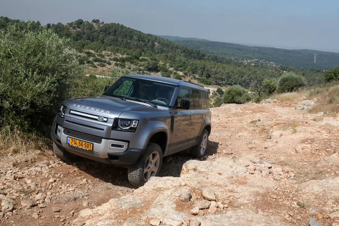 1632671-200601-defender-022.jpg