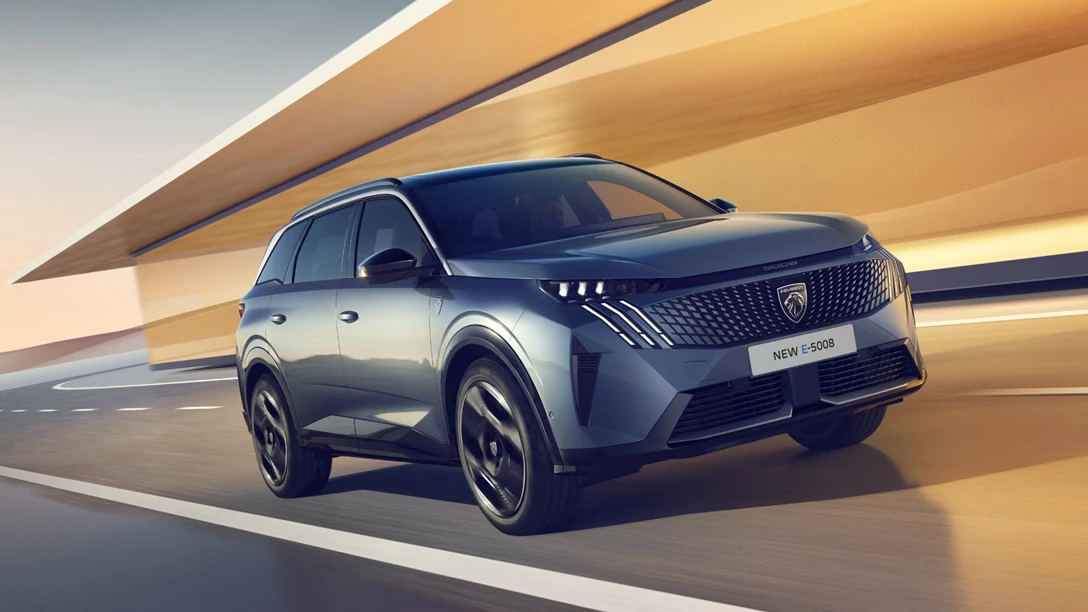 1694473-PEUGEOT_E5008_2403STYP_250-min.jpg