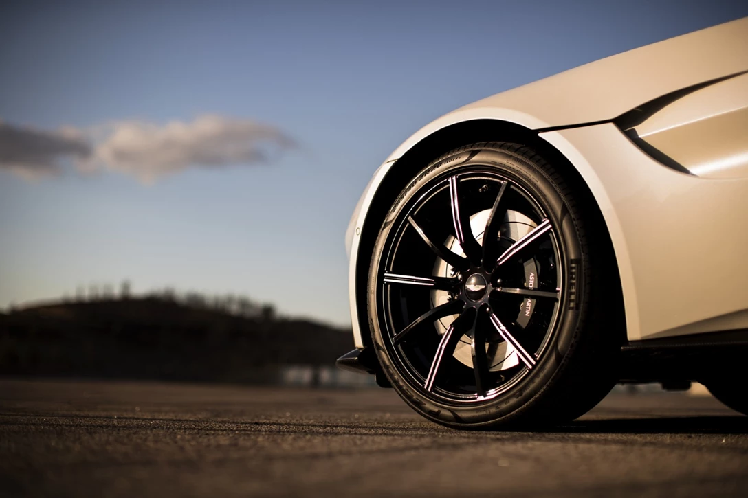 1599123-אסטון מרטין ואנטג מבחן דרכים השקה (2).jpg