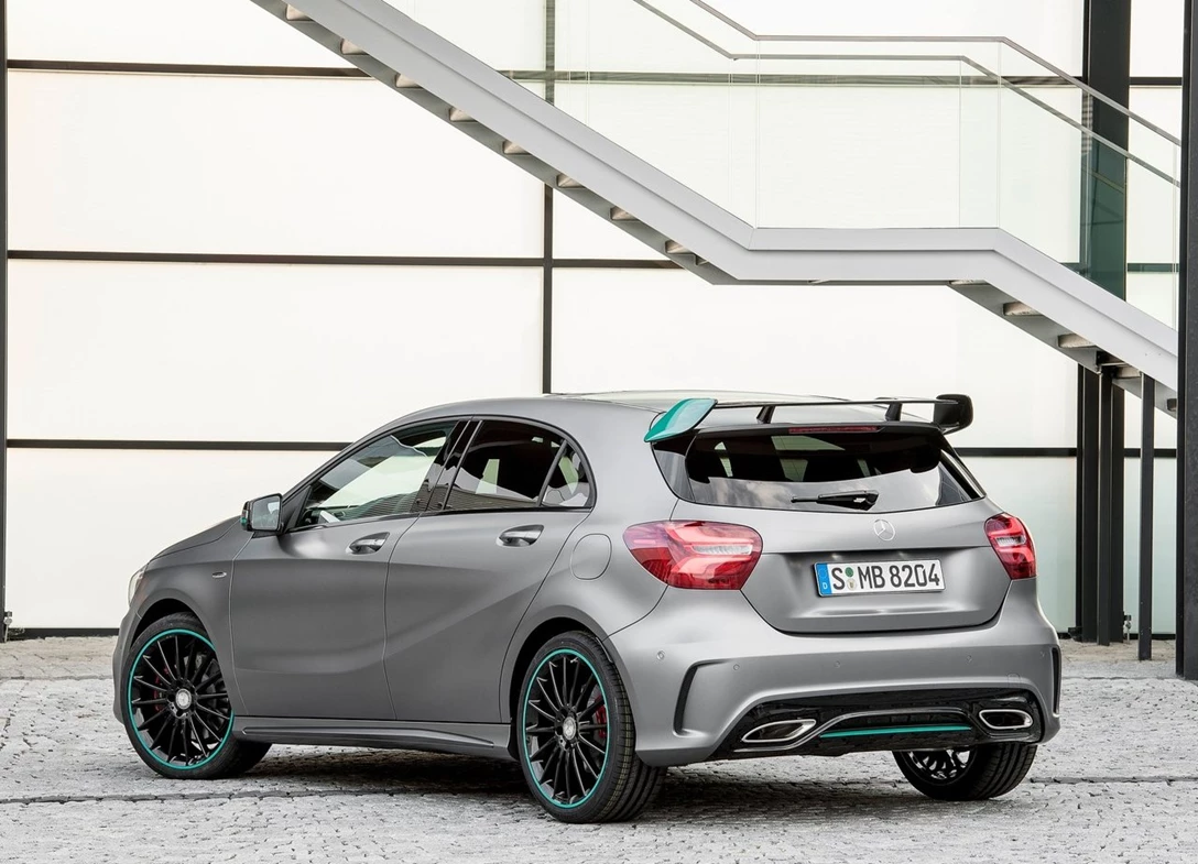 1647156-Mercedes A class 2017 (14).jpg