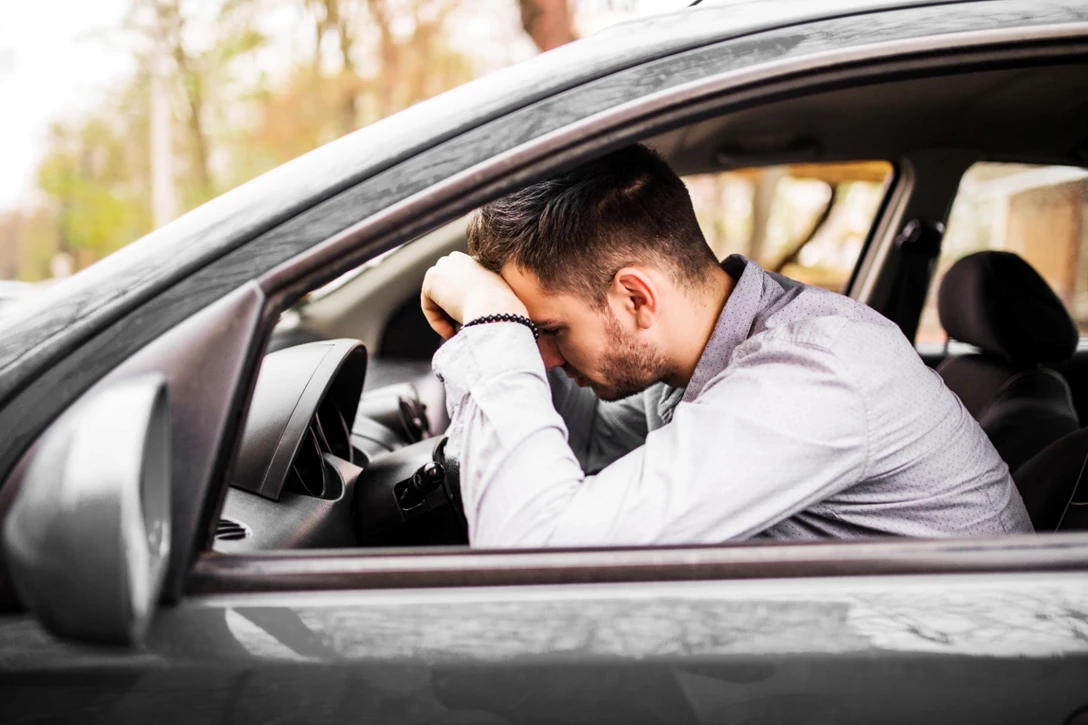 1684965-young-man-sitting-car-very-upset-stressed-after-hard-failure-moving-traffic-jam-min.jpg