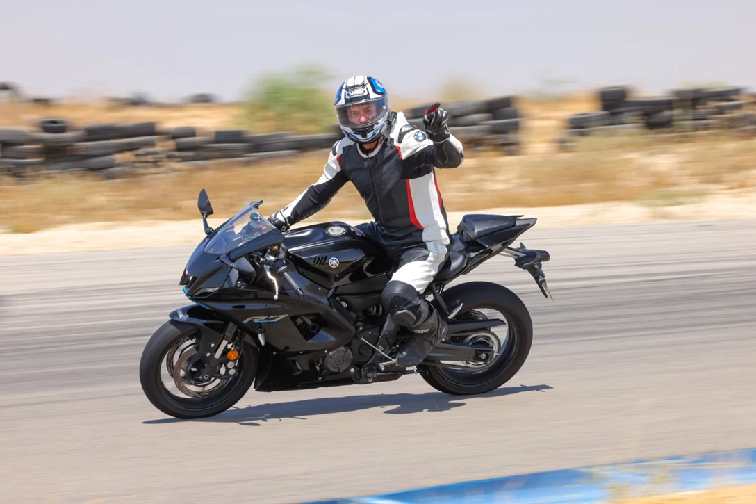 1671934-cushmaro r7 -013.jpg