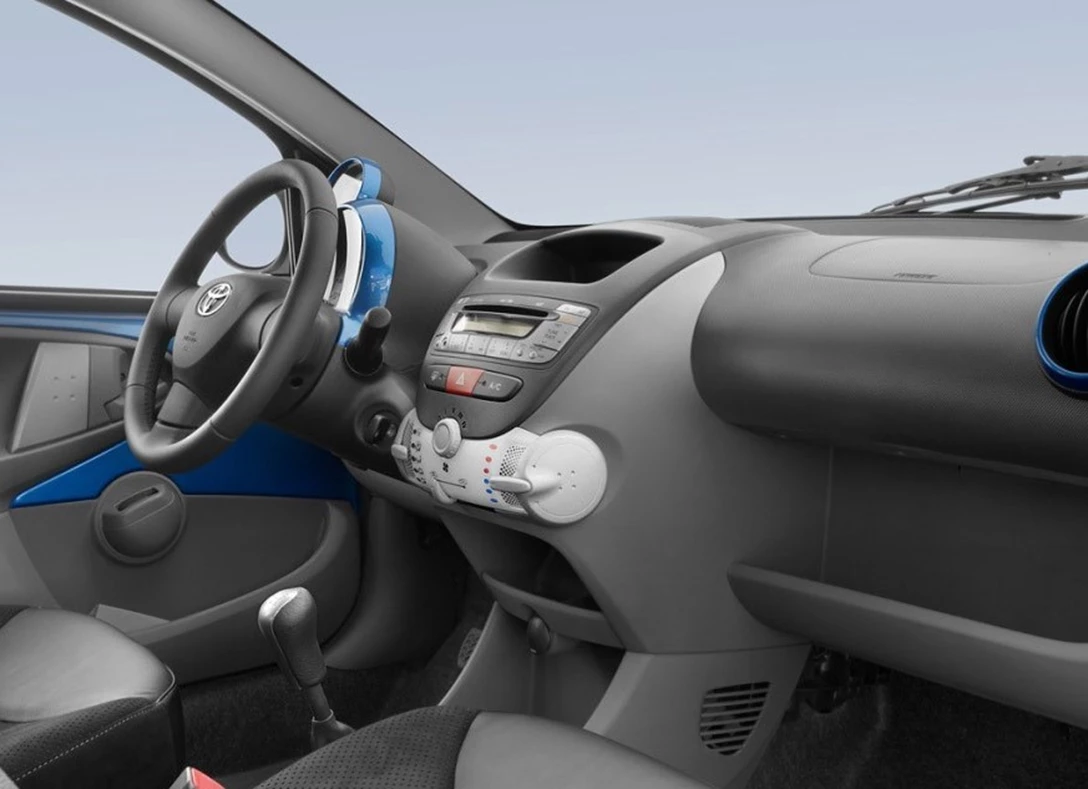 1648318-Toyota-Aygo-2012-06.jpg