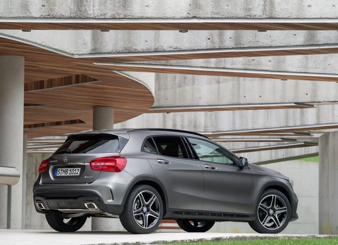 1668538-Mercedes-Benz-GLA-Class-2016-03.jpg