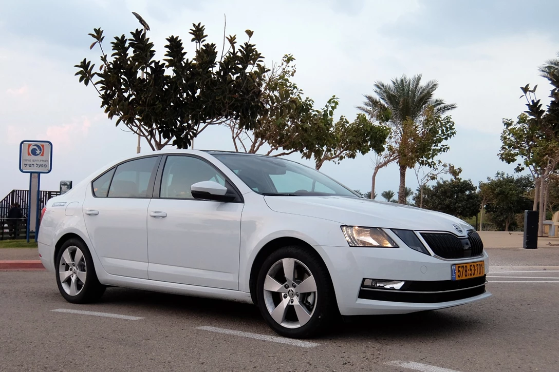 1609189-5-סקודה אוקטביה 2 ליטר מבחן דרכים (4).JPG