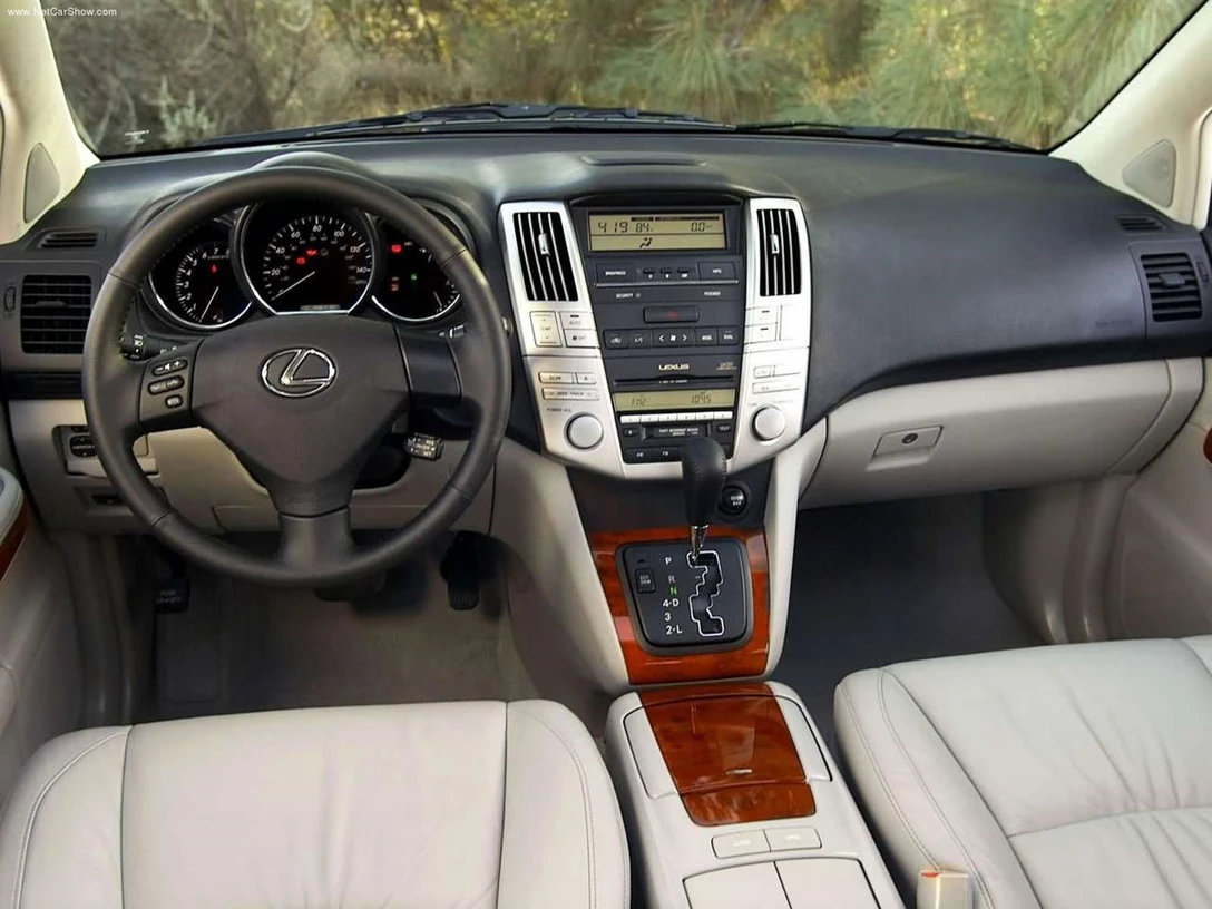 1590798-Lexus-RX330 6.jpg