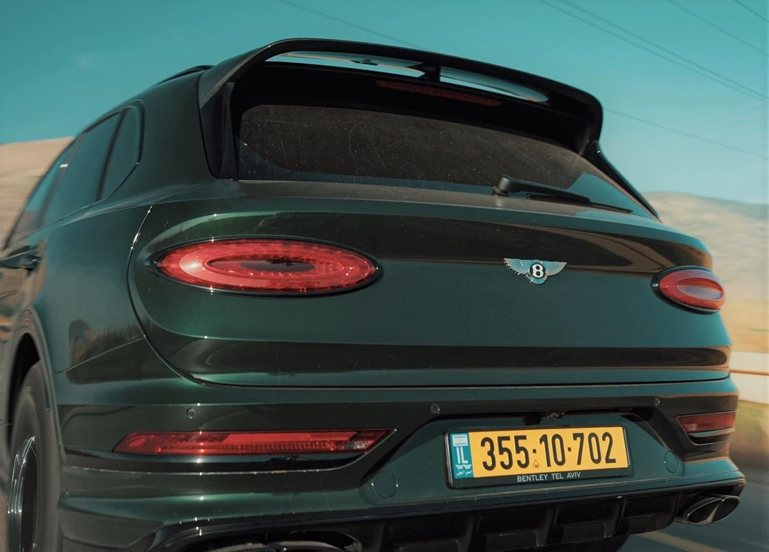1661538-Bentley-Bentayga-2022-04.jpg