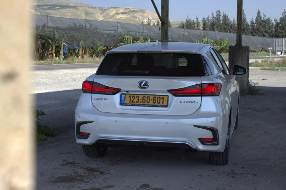 1596368-לקסוס CT200h מבחן דרכים (2).jpg