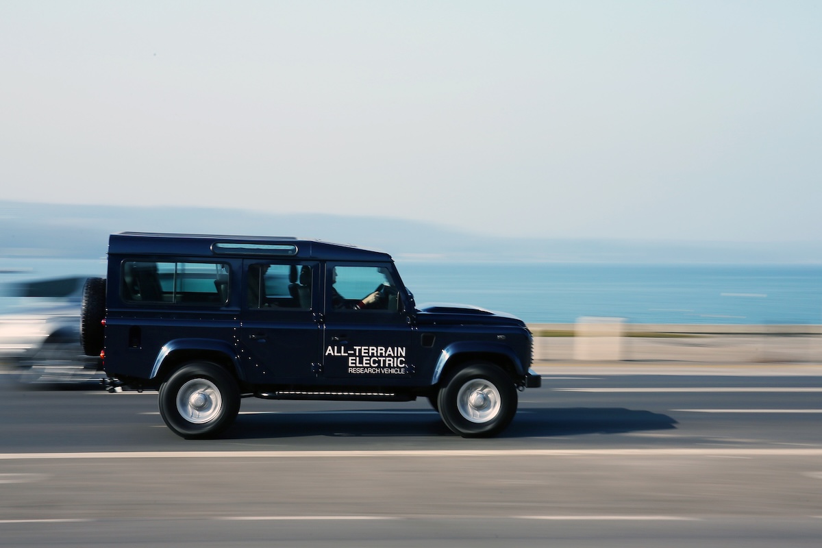1579010-land_rover_electric_defender.jpeg
