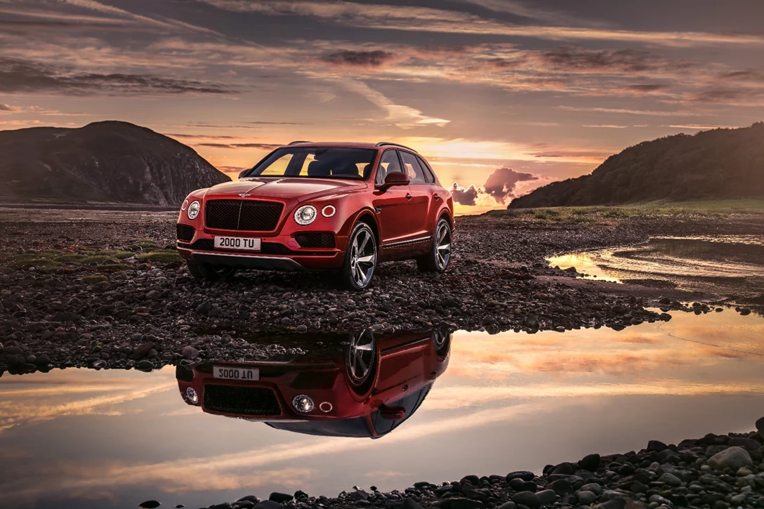 1589847-Bentayga V8 - 4.jpg