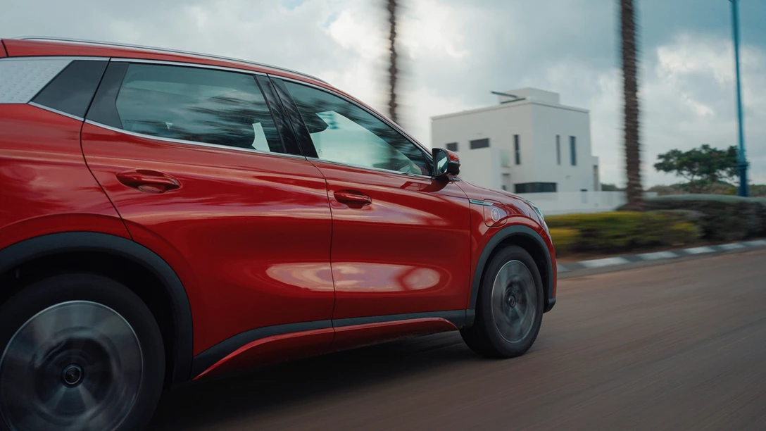 1673465-BYD ATTO 3 vs Geely Geometry C.00_11_16_01.Still014 copy.jpg