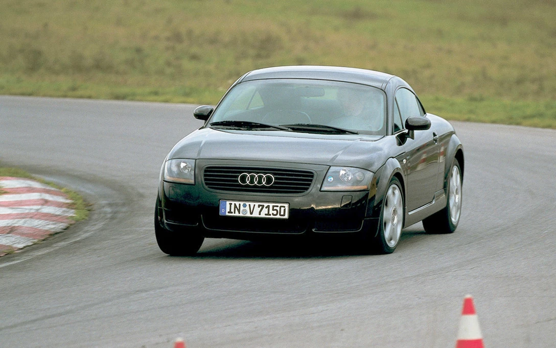 1678347-Audi-TT_Coupe-1999-1280-03.jpg