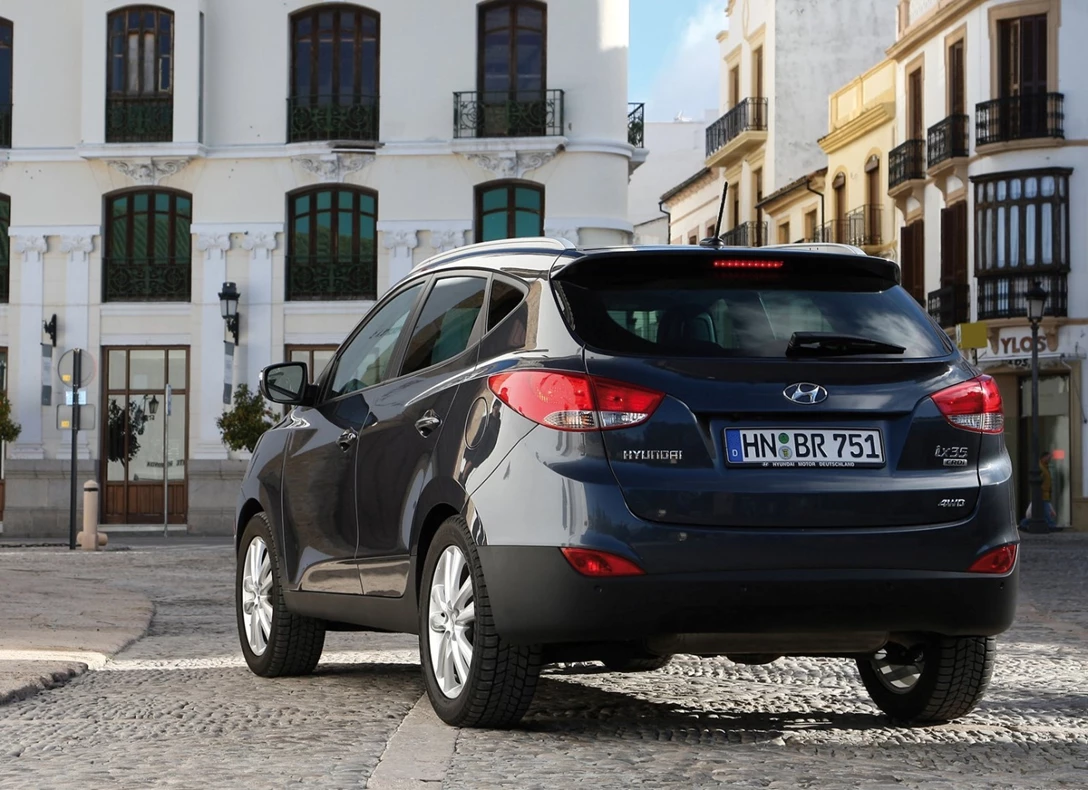1661241-Hyundai-ix35-2013-02.jpg