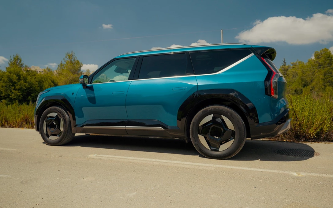 1698875-KIA EV9 2024.01_03_37_14.Still047-min.jpg