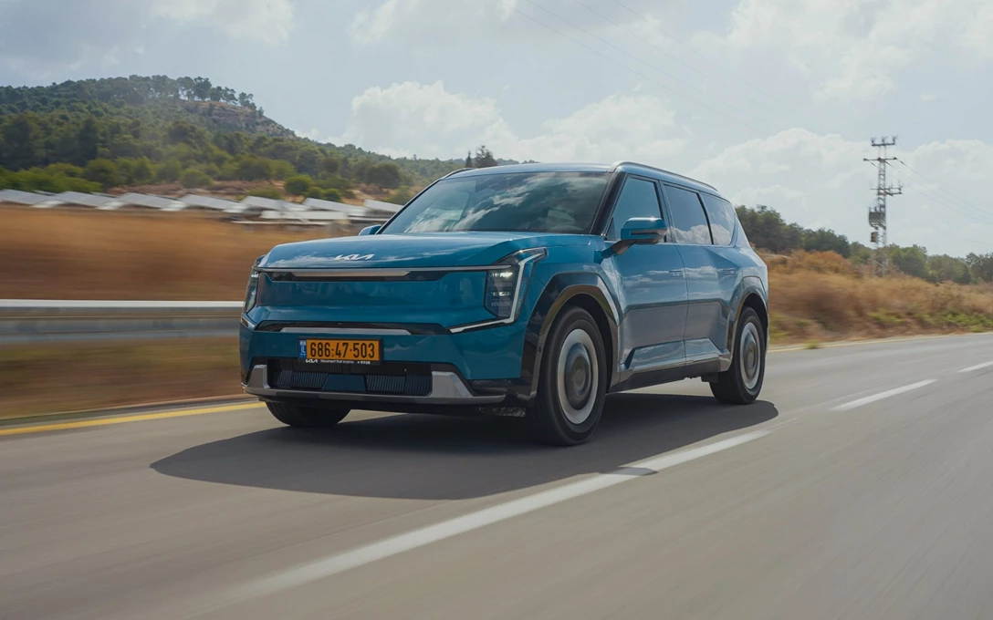 1698864-KIA EV9 2024.00_22_54_23.Still014-2-min.jpg