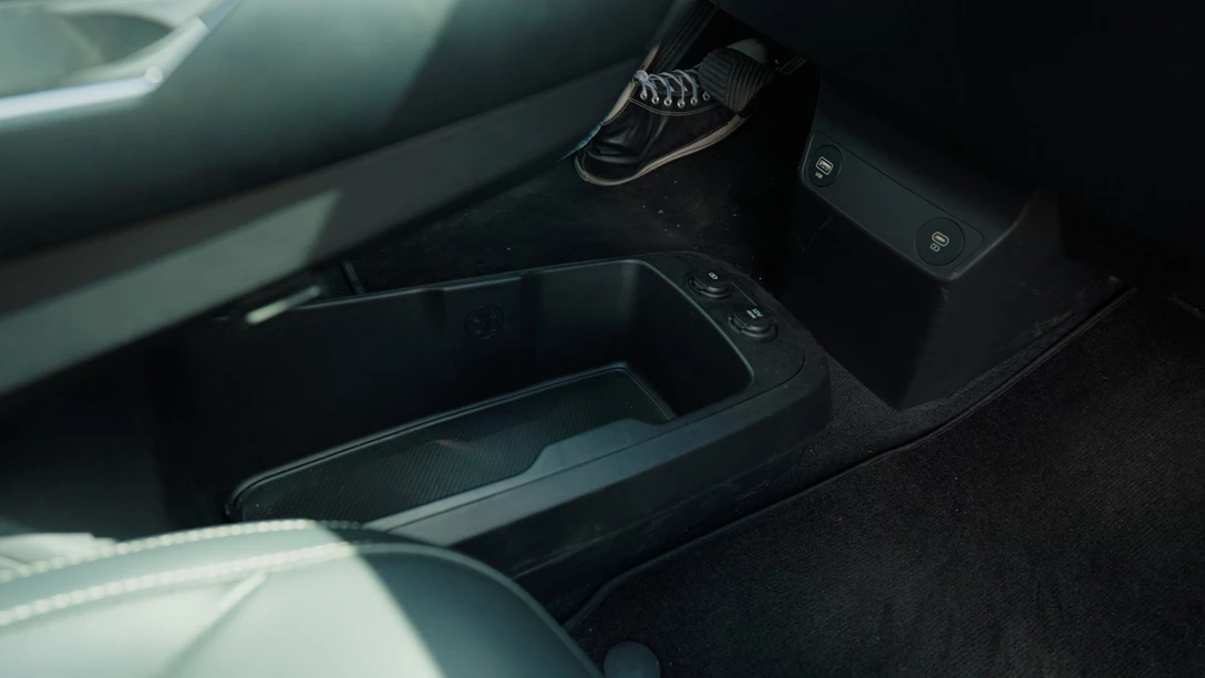 1681745-Hyundai IONIQ 5 vs Skoda Enyaq vs KIA EV6 vs TOYOTA BZ4X - 2023.01_33_32_18.Still170 copy.jpg