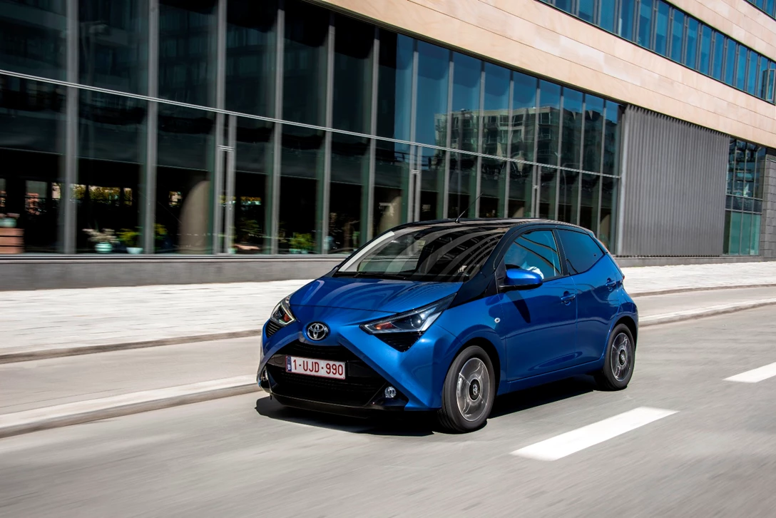 1597151-AYGO_Blue_019.JPG
