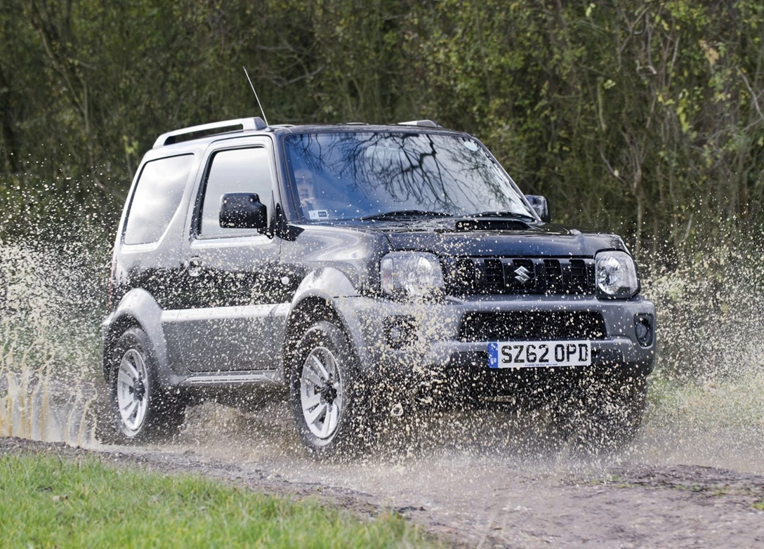 1687338-Suzuki-Jimny-2015-04.jpg