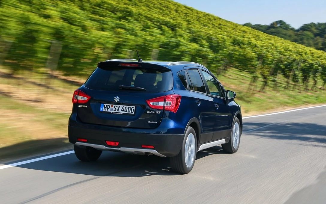 1685874-Suzuki-SX4_S-Cross-2017-1280-27.jpg