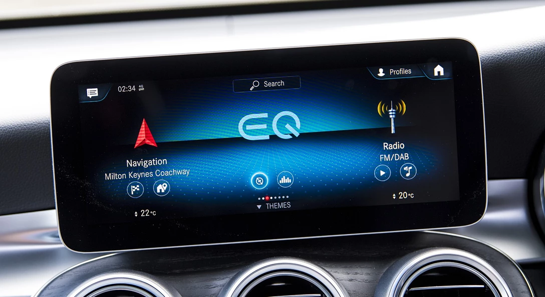 1656581-2021_mercedes-benz_glc_300_e_uk_33_1920x1080 (4).jpg