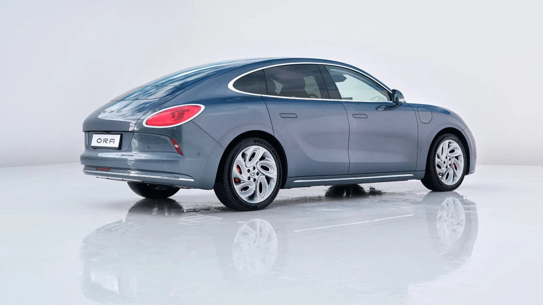 1695426-ORA_The Next Ora Cat_full_rear-min.jpg