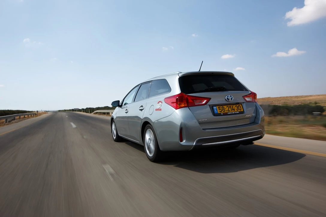 1628905-19-טויוטה אוריס משומשת תומר פדר (2).jpg