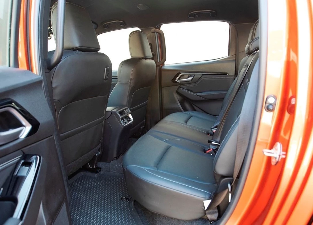 1662912-ISUZU D-MAX_2022-08.jpg