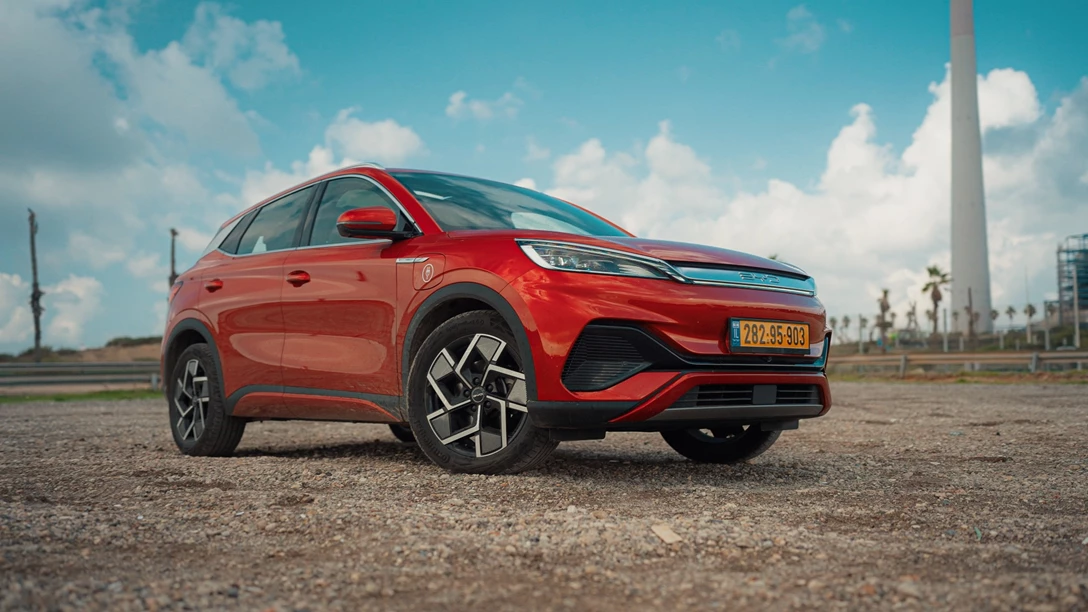 1673497-BYD ATTO 3 vs Geely Geometry C.00_55_06_20.Still056 copy.jpg