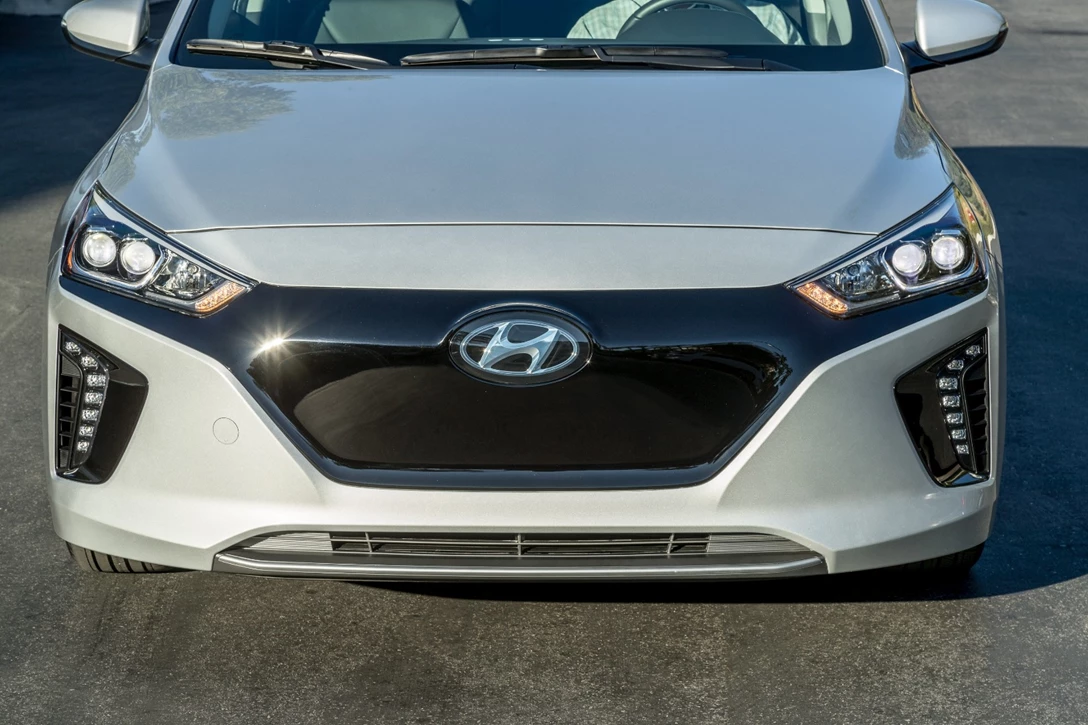 1610474-46679_2017_Ioniq_Electric_Vehicle_EV.jpg
