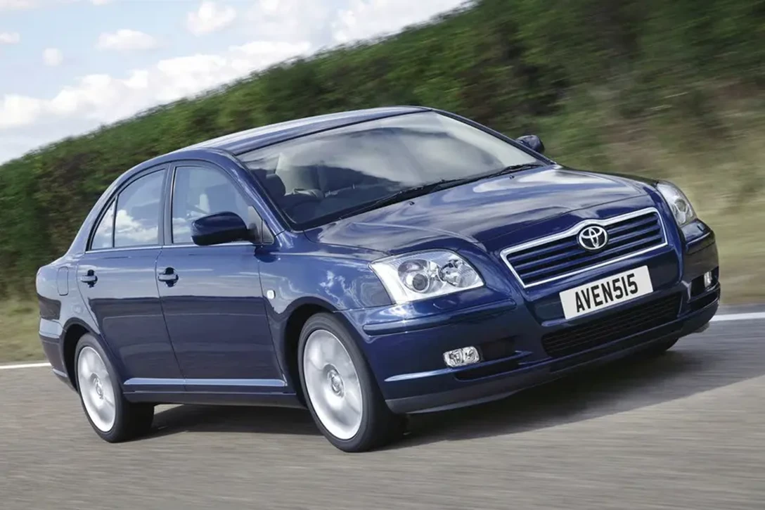 Toyota-Avensis-2004-2006-05.jpg