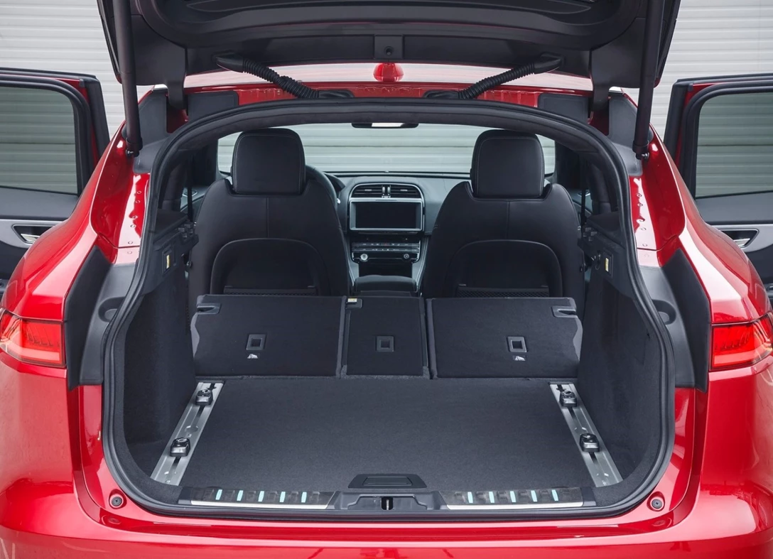 1668822-Jaguar-F-Pace-2017-11.jpg