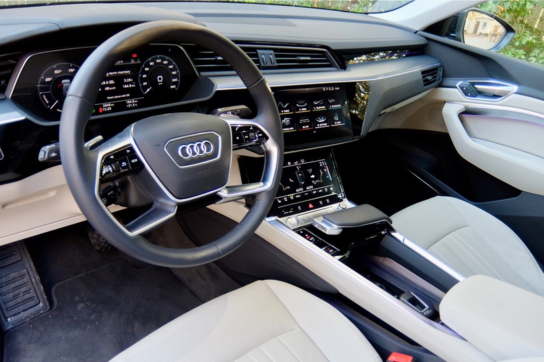 1638520-אודי  e-tronספורטבק - 11.jpeg