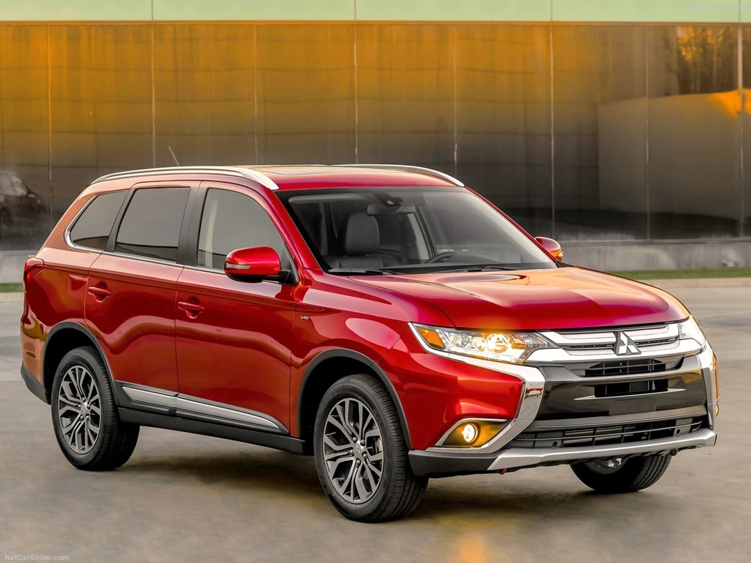 1583279-Mitsubishi-Outlander 4.jpg