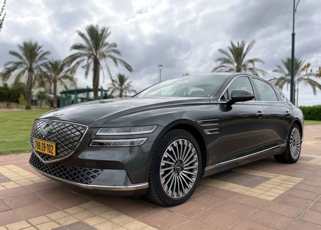 1701062-Genesis-G80-2024-04-BH.jpg