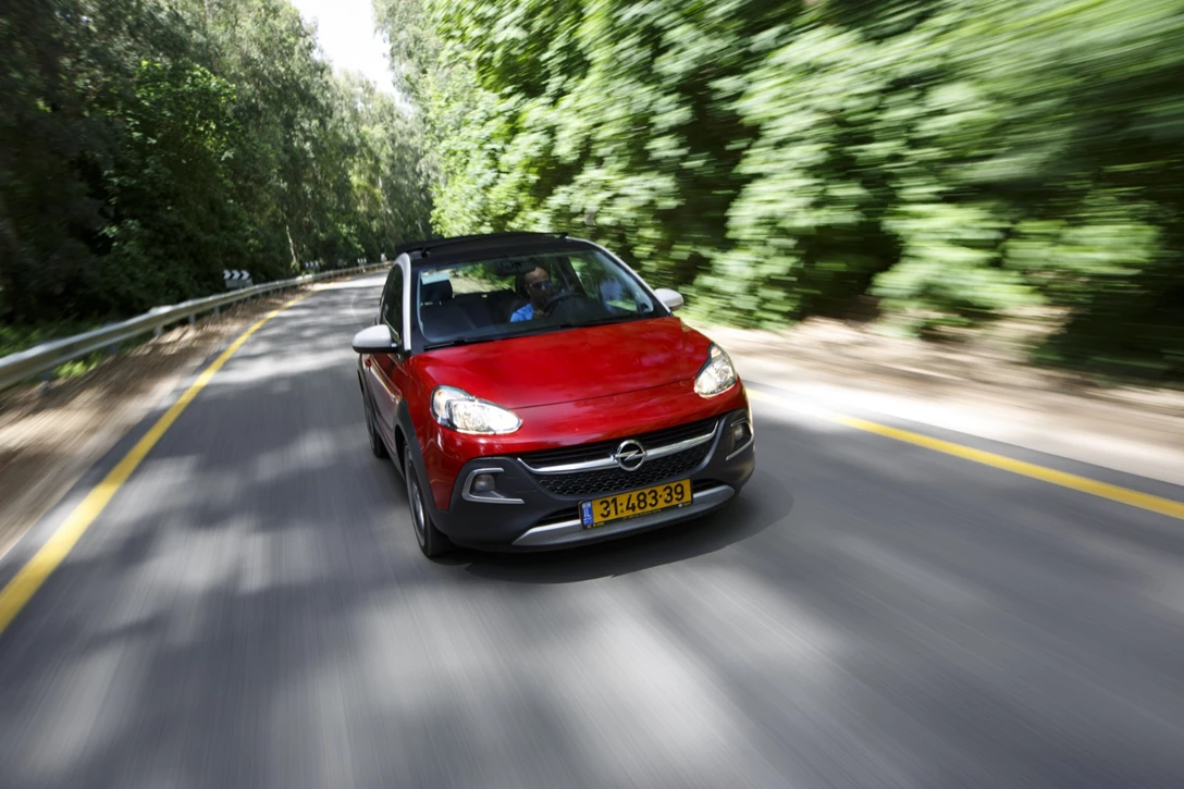 1600391-קטנות פתוחות 2018 - אופל אדם רוקס סיטרואן C1 פיאט 500 500C רנו טווינגו (10).jpg