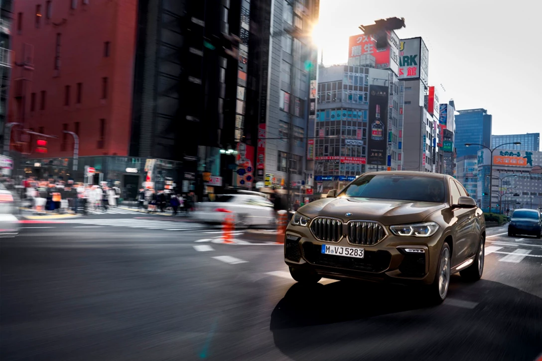 1619048-P90356682_highRes_the-new-bmw-x6-drivi.jpg