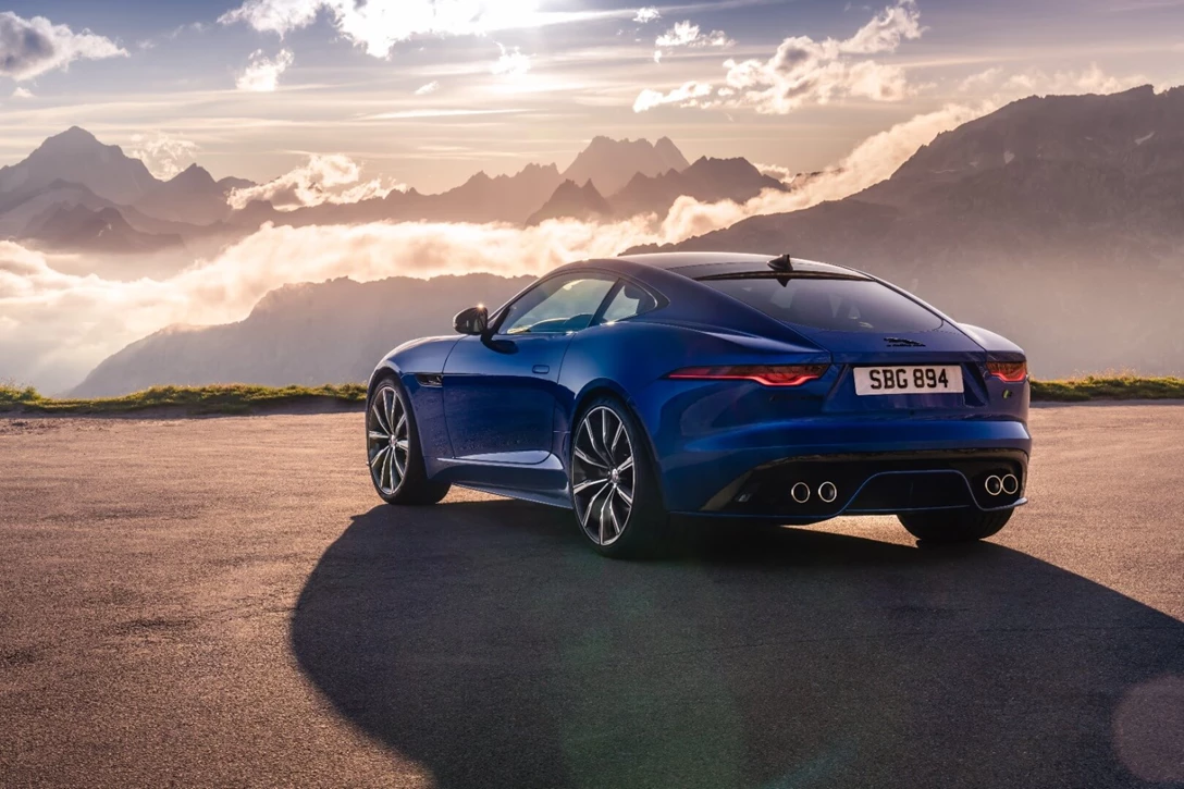1626469-Jag_F-TYPE_R_21MY_Velocity_Blue_Reveal_Switzerland_02.12.19_02.jpg